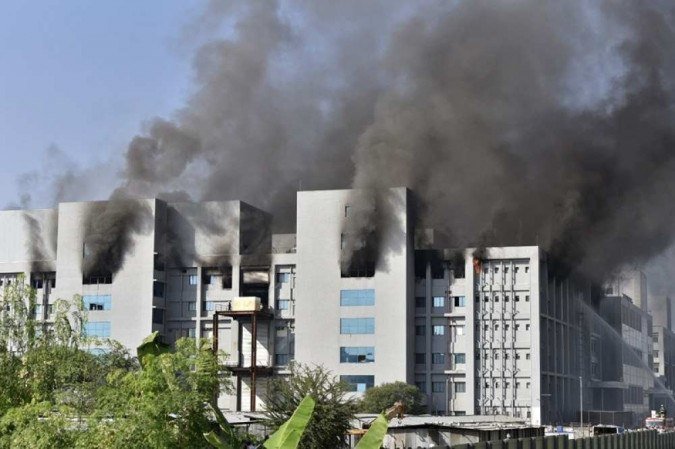 Incêndio atinge sede da maior fabricante de vacinas do mundo na Índia