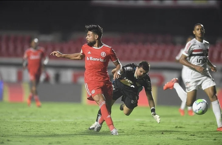 Internacional humilha o São Paulo por 5 a 1 e toma liderança do Brasileirão