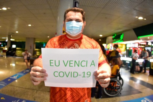 Seis pacientes recuperados da Covid-19 em São Luís retornam a Manaus