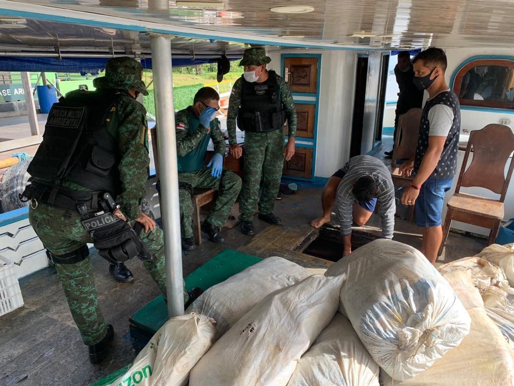 Homem é preso com 11 toneladas de pescado ilegal por policiais da Base Arpão
