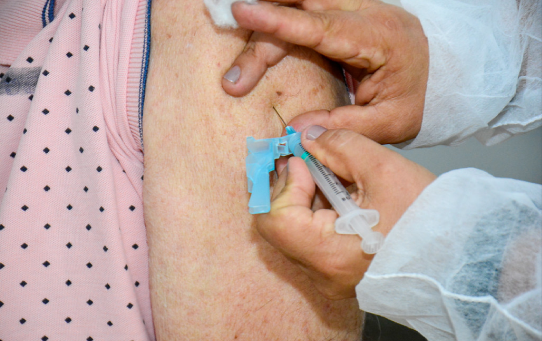 Prefeitura inicia vacinação contra a Covid-19 para idosos nesta sexta-feira