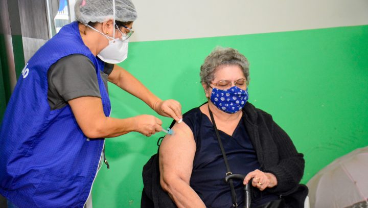 Prefeitura de Manaus segue com busca ativa de idosos e atendimento em pontos de vacinação