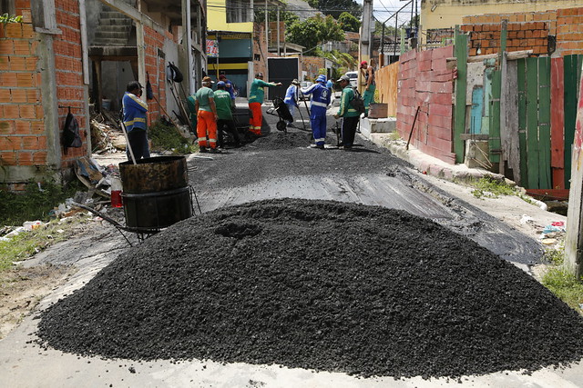 Ruas do bairro São José 4 recebem asfalto pela primeira vez
