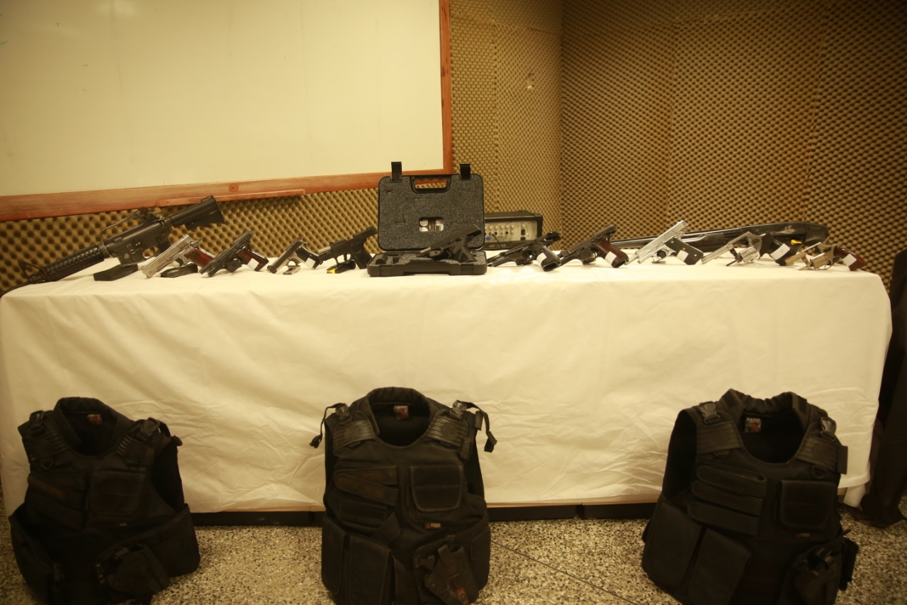 Operação da SSP-AM apreende 12 armas de fogo com membro de facção criminosa