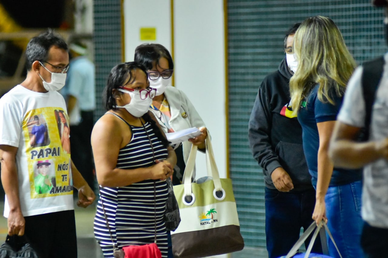 Cinco pacientes recuperados de Covid-19 retornaram para Manaus na madrugada desta quarta-feira (03/02)