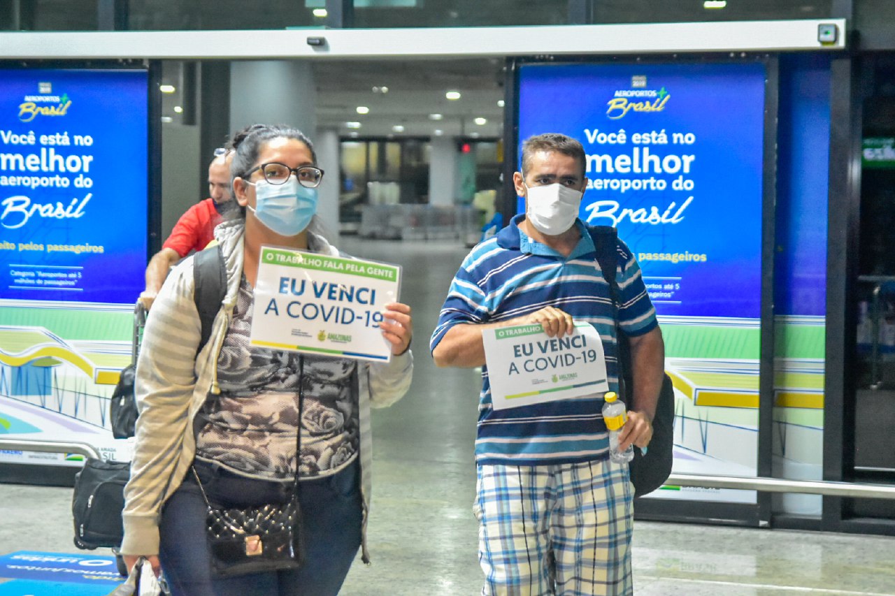Mais oito pacientes recuperados de Covid-19 retornam a Manaus após tratamento em outros Estados