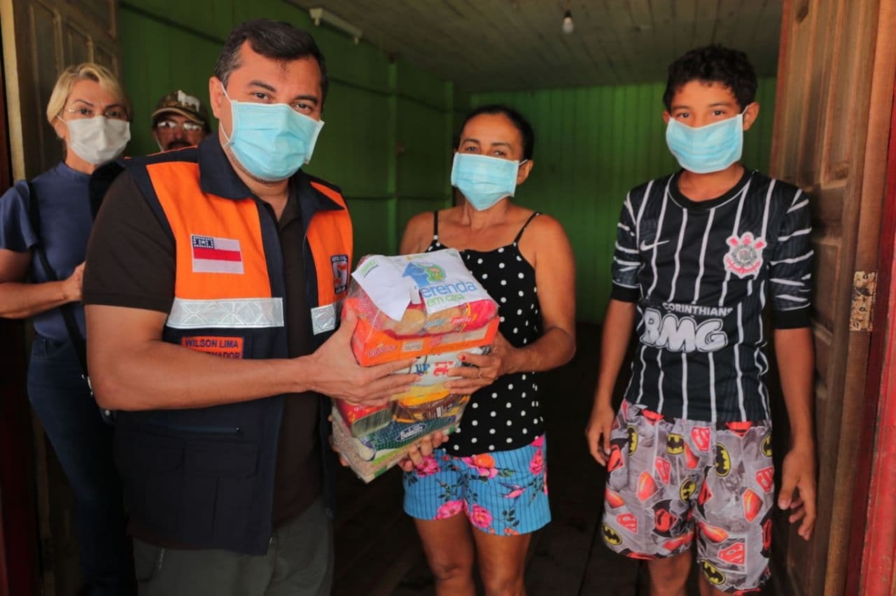 Em Eirunepé, Wilson Lima anuncia retomada do ‘Merenda em Casa’ e entrega vacinas contra Covid-19 e Auxílio Estadual