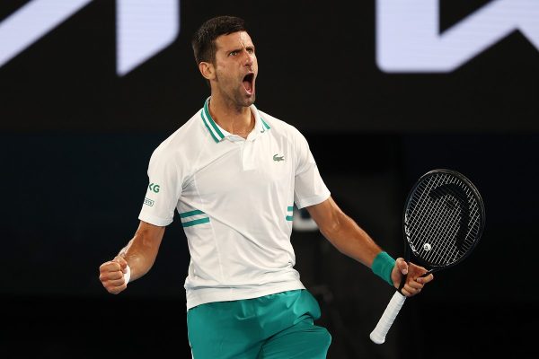 Djokovic dá aula, domina Medvedev e vence o Australian Open pela 9ª vez na carreira