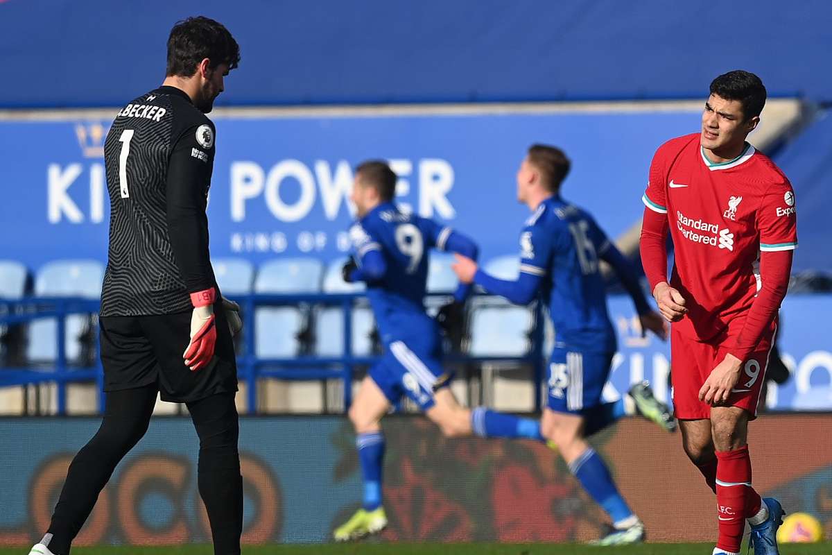 Com direito a falha bisonha da defesa, Liverpool sofre virada ‘relâmpago’ do Leicester, que se torna vice-líder na Premier League