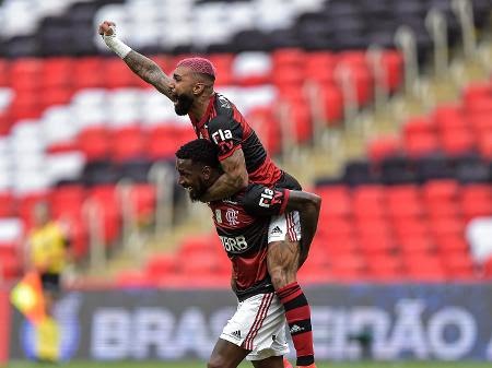 Flamengo vence Inter de virada após expulsão de Rodinei e vira líder a uma rodada do fim
