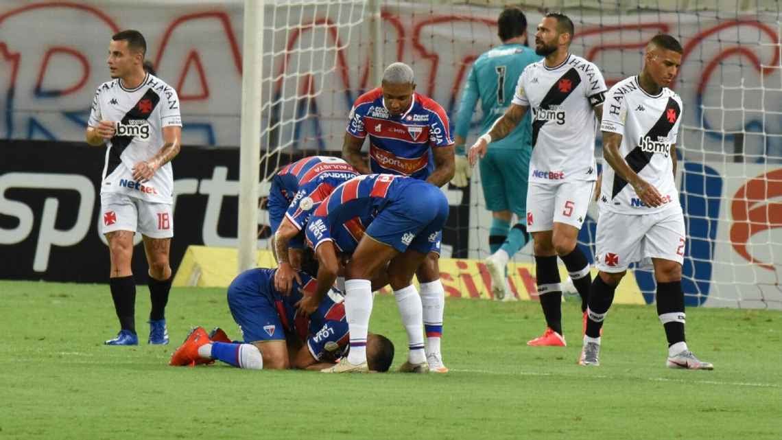 Vasco é atropelado pelo Fortaleza em duelo direto e segue na zona de rebaixamento