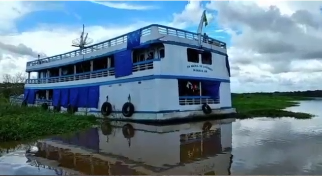 ABSURDO – Passageiros estão “fedendo e apodrecendo” em barco que está há 8 dias à deriva no Rio Jurá