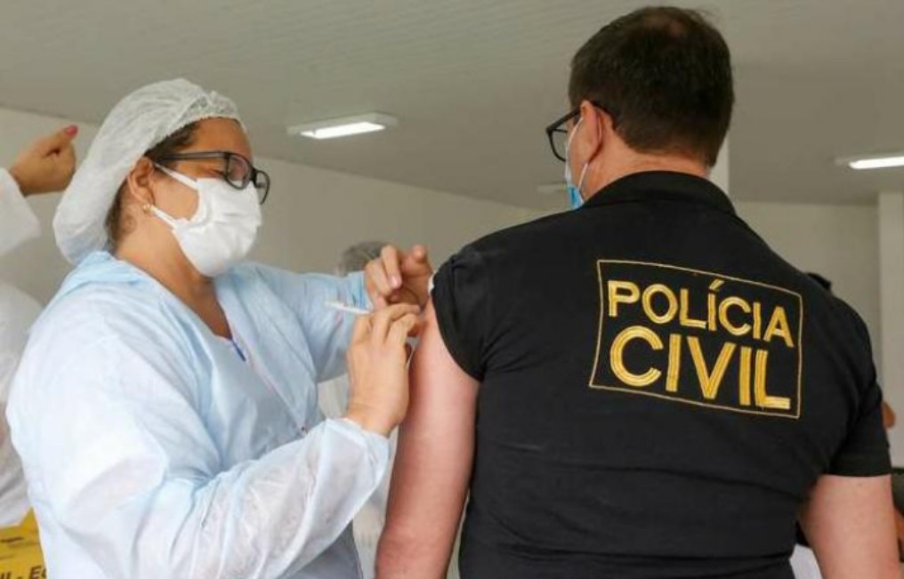 Justiça impede Prefeitura de Manaus de vacinar policiais