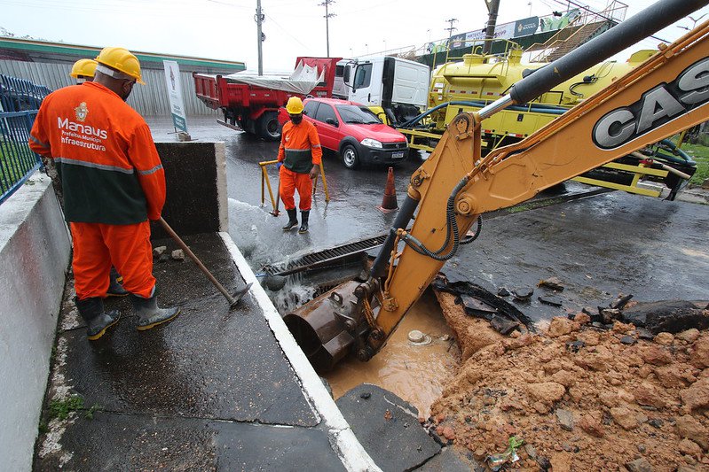 Para minimizar impacto das chuvas, prefeitura atua na recuperação de vários pontos de drenagem em Manaus