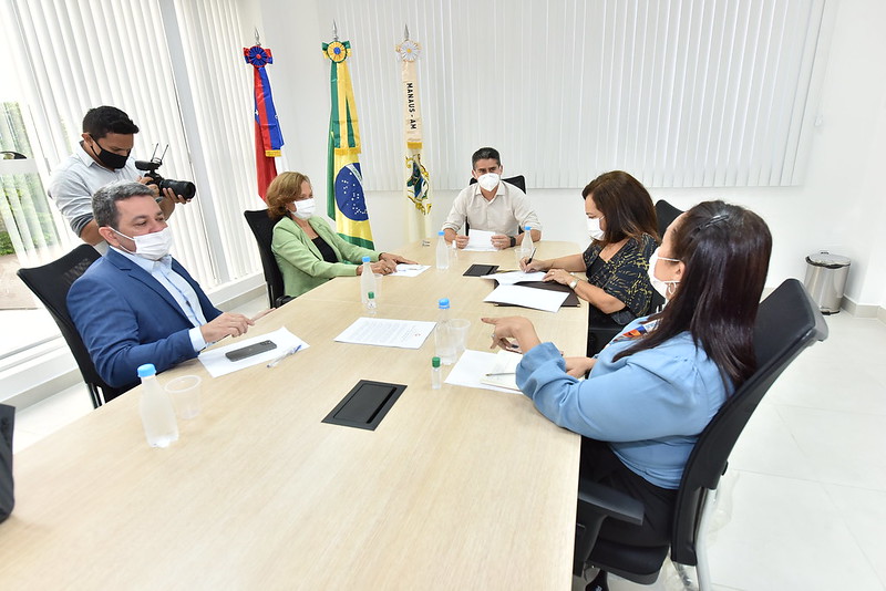 David Almeida assina compromisso com o Ministério Público para garantir políticas públicas a crianças e adolescentes