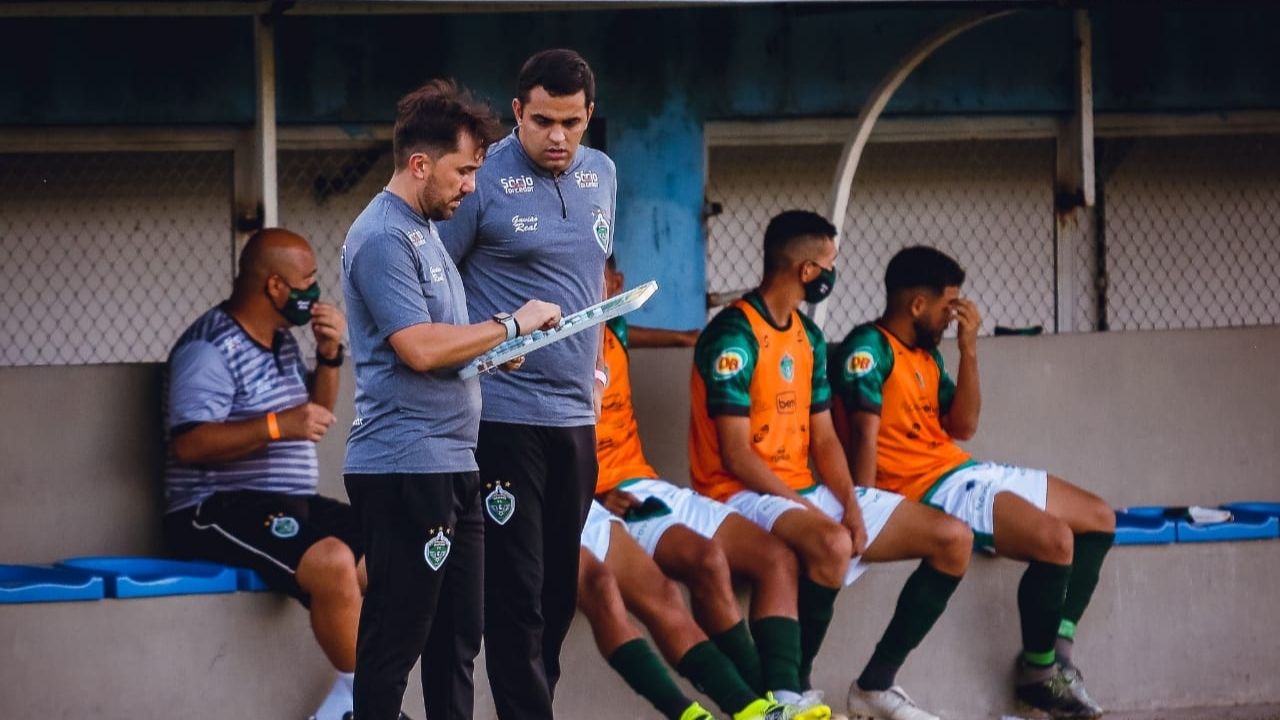 Luizinho Lopes avalia reestreia com vitória: “Os jogadores cumpriram à risca”