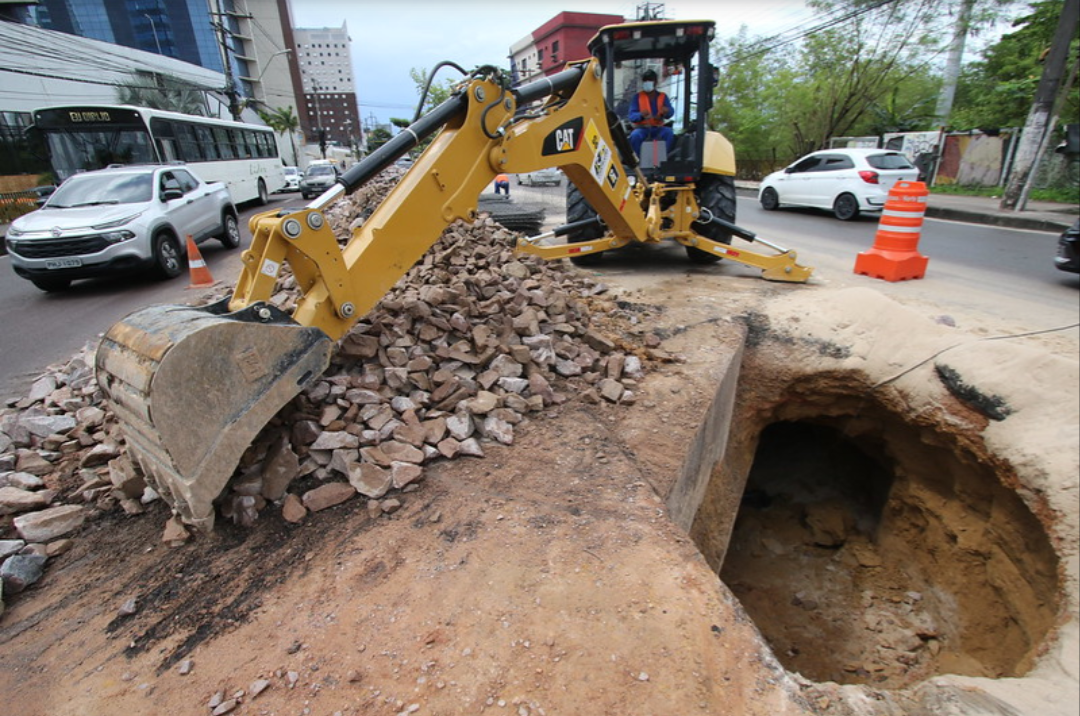 Prefeitura conclui 80% da obra de recuperação de trecho da avenida Djalma Batista