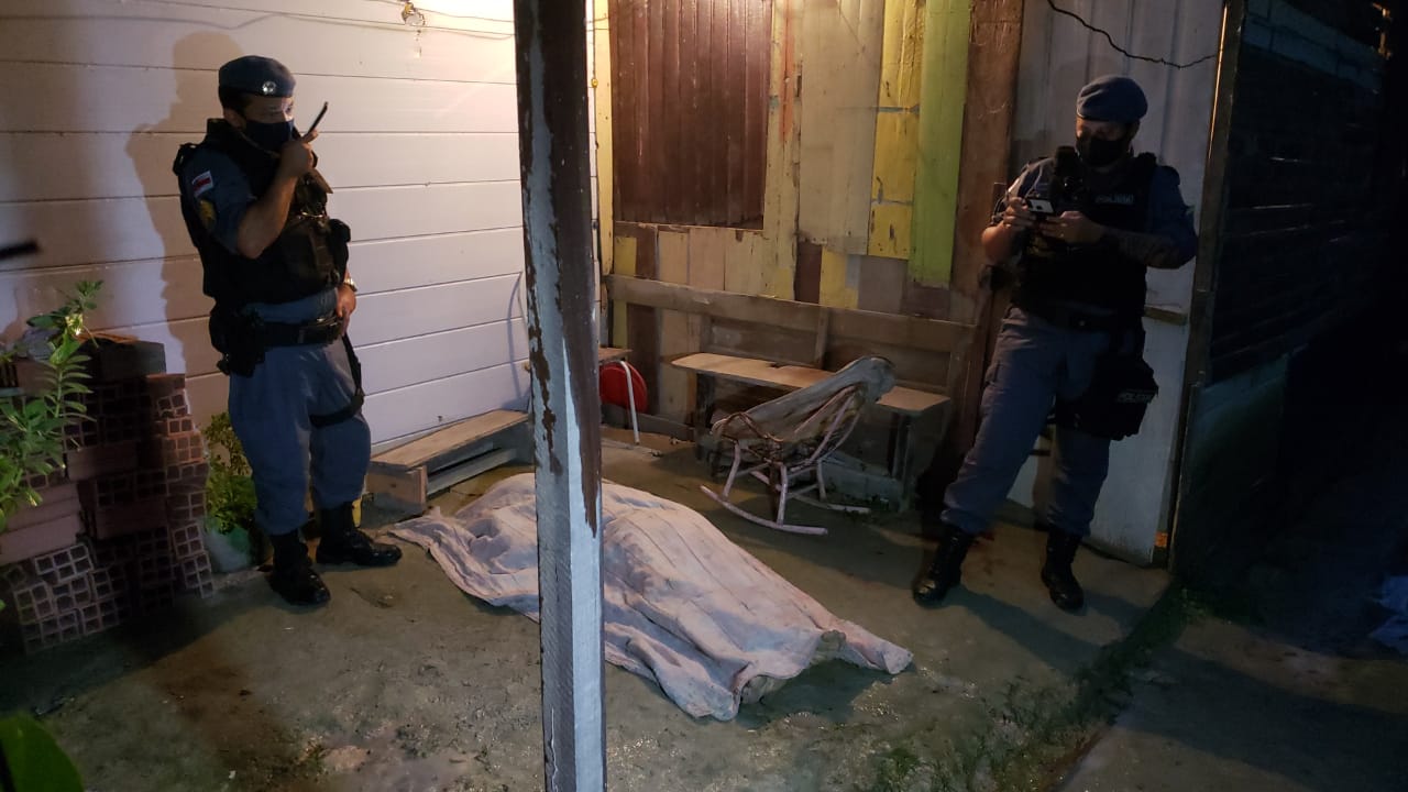 Homem é executado a tiros na porta de casa na Zona Norte de Manaus