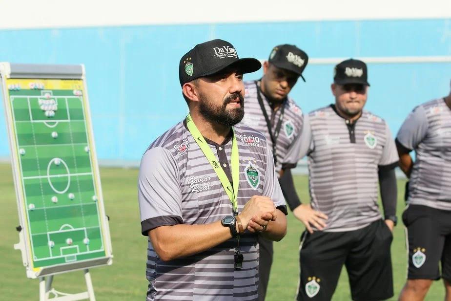 Manaus anuncia retorno do técnico Luizinho Lopes