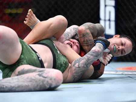 Jan Blachowicz segue como campeão no UFC 259 e impõe primeira derrota de Adesanya no MMA; Amanda Nunes dá show e finaliza australiana