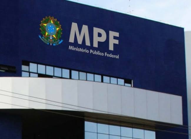 Procuradores do MPF que recebem até R$ 100 mil protestam contra celular de R$ 3.600: “uma esmola”