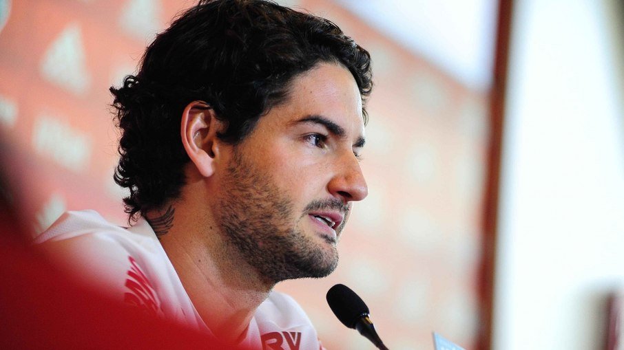 Pato conta que quase acertou com Flamengo e faz mistério: ‘Quem sabe no futuro?’