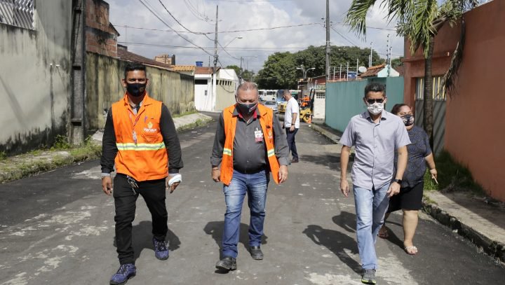 Prefeito David Almeida fiscaliza serviços do ‘Pacote de Obras de Inverno’ realizado em 14 bairros de Manaus