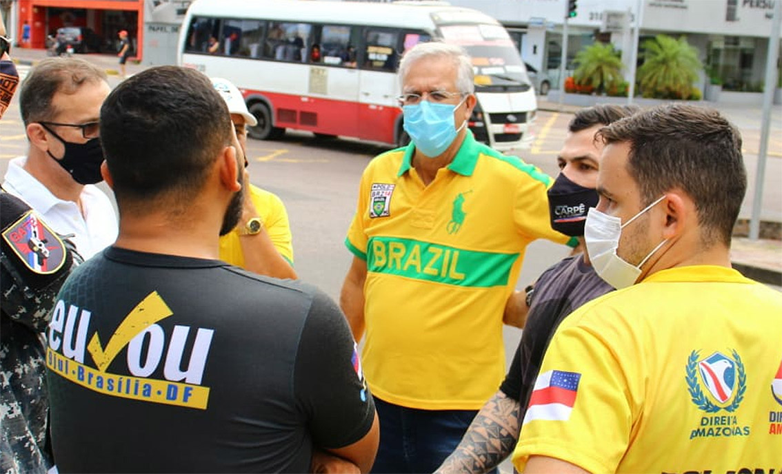 Adesivaço reuniu políticos em apoio ao presidente Jair Bolsonaro