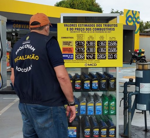 Procon-AM autua agência bancária e notifica 15 postos de combustíveis em Parintins