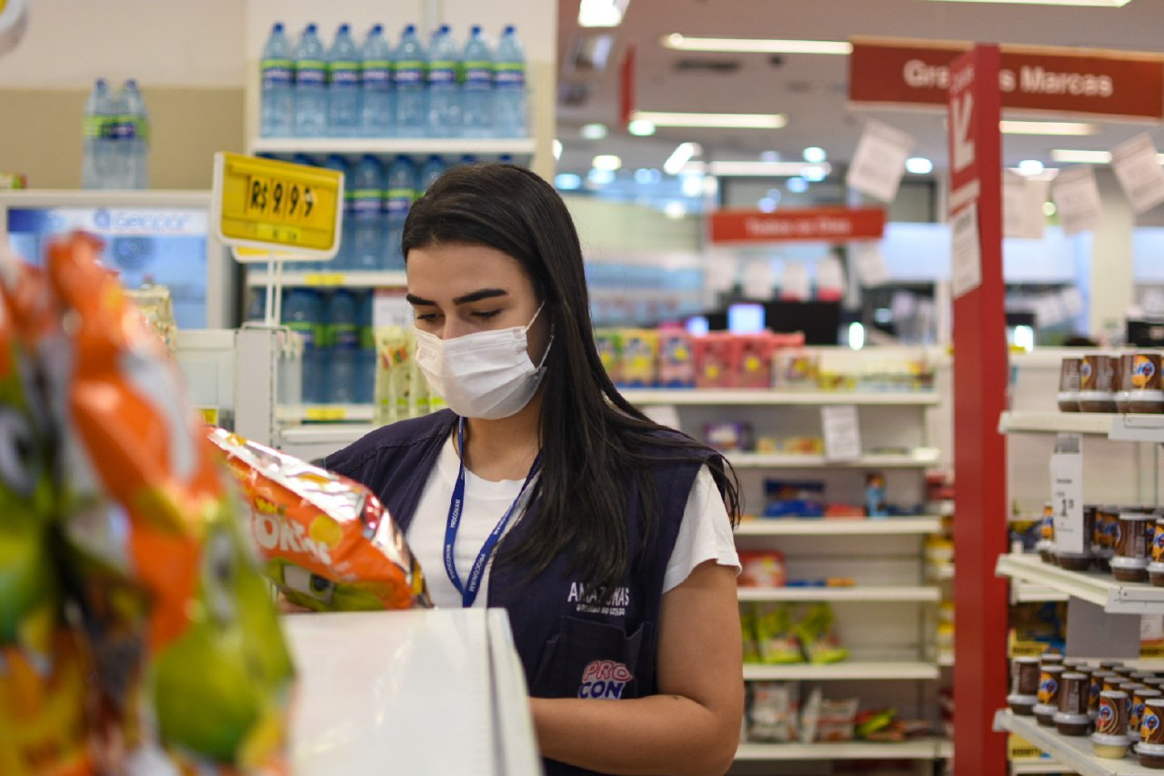 Procon-AM apreende mais de 30 Kg de produtos vencidos em supermercados de Manaus