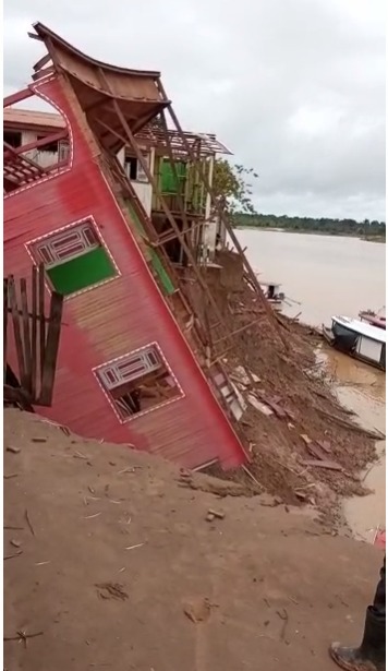 IMPRESSIONANTE – Vídeo mostra desmoronamento que destruiu casas nas margens do Rio Purus