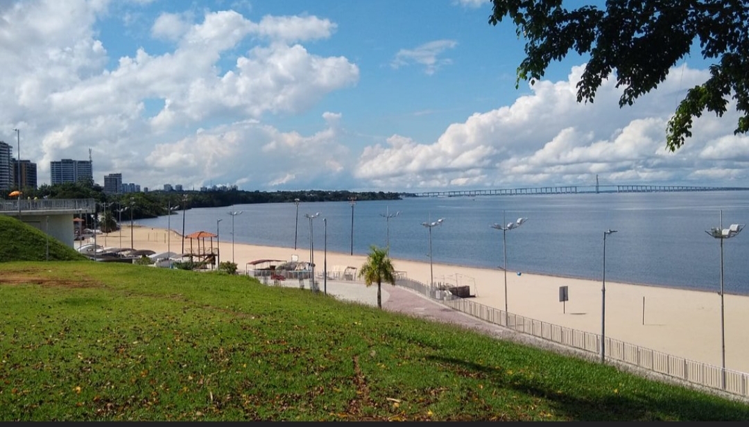 Prefeitura libera acesso à praia da Ponta Negra nos dias úteis até 17h