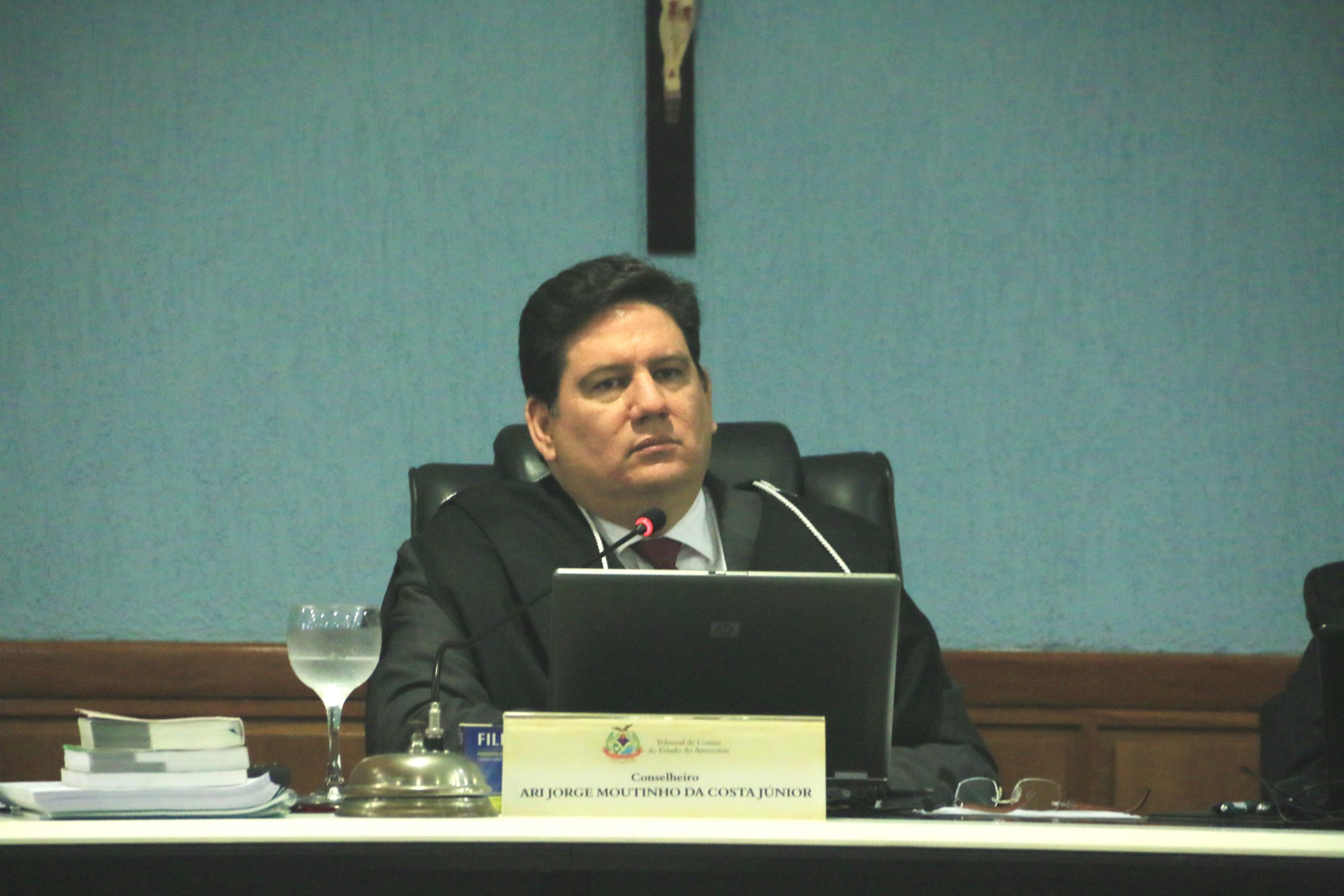 Conselheiro do TCE-AM suspende contratação de R$ 8 milhões para publicidade no Detran/AM