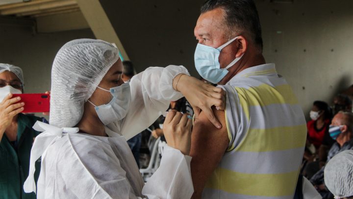 Manaus já aplicou mais de meio milhão de doses de vacina contra a Covid-19