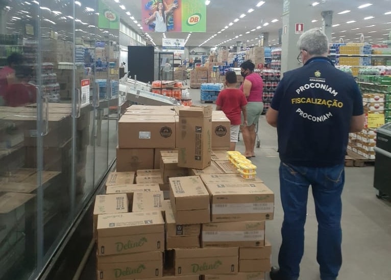 Procon-AM apreende mais de 300 Kg de margarina em supermercado na zona oeste de Manaus