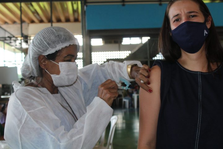 Prefeitura orienta sobre a necessidade de imunização, apesar das possíveis reações à vacina