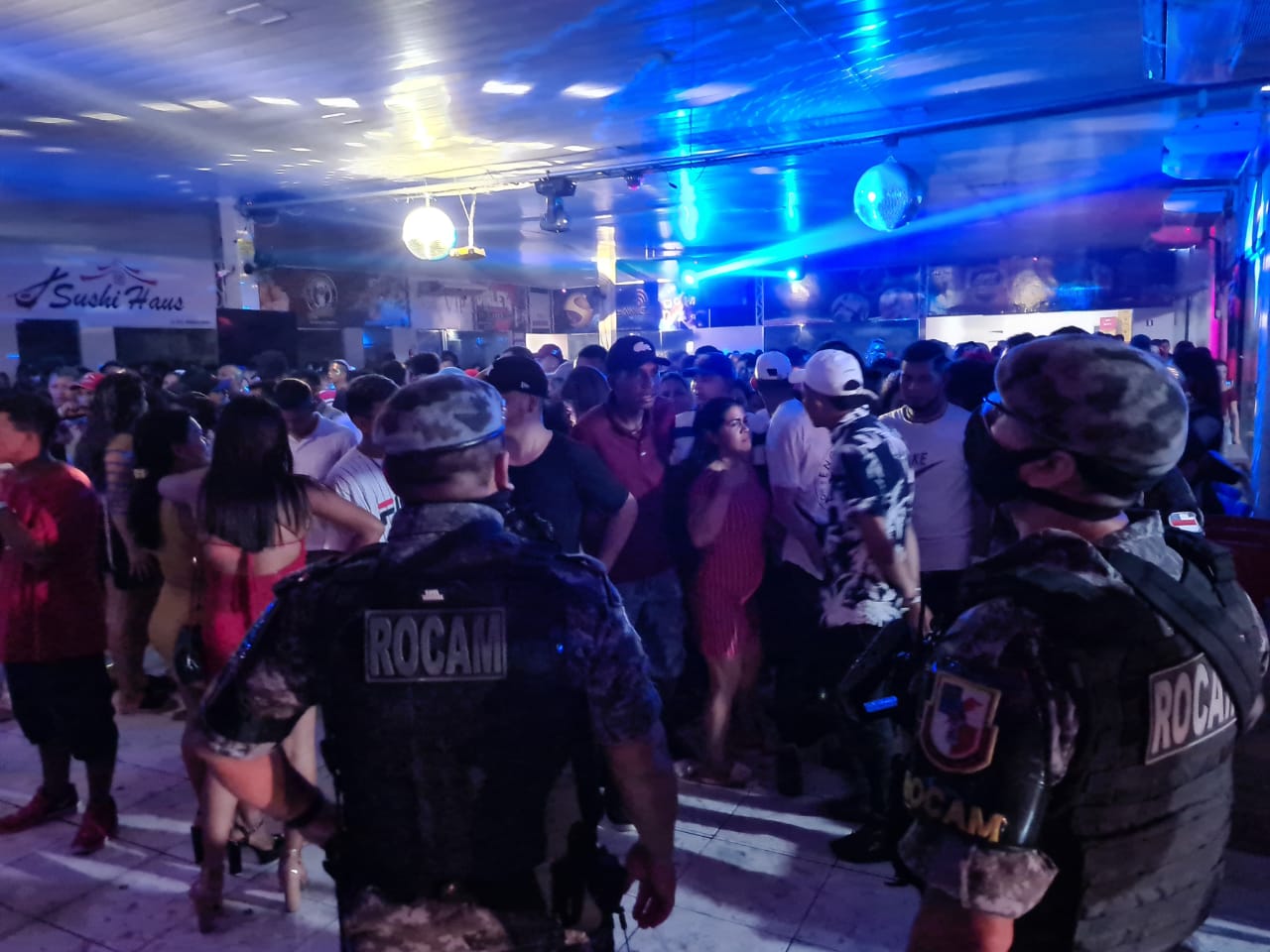 Polícia encerra festa clandestina com mais de 500 pessoas em Coari