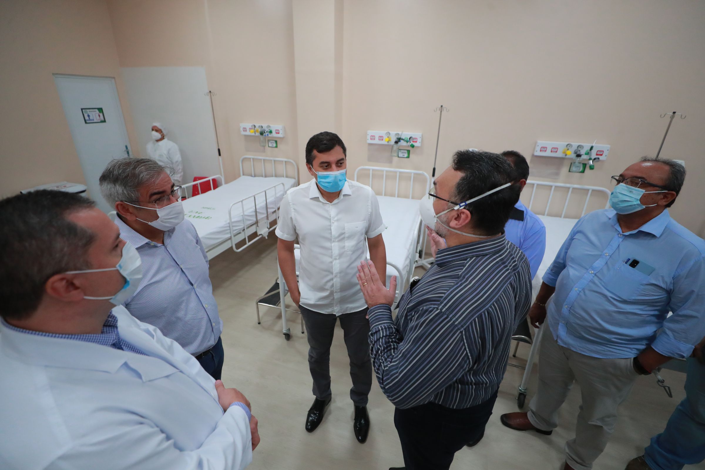 Wilson Lima entrega enfermaria para vítimas de AVC, subestação elétrica e estação de tratamento no HPS João Lúcio