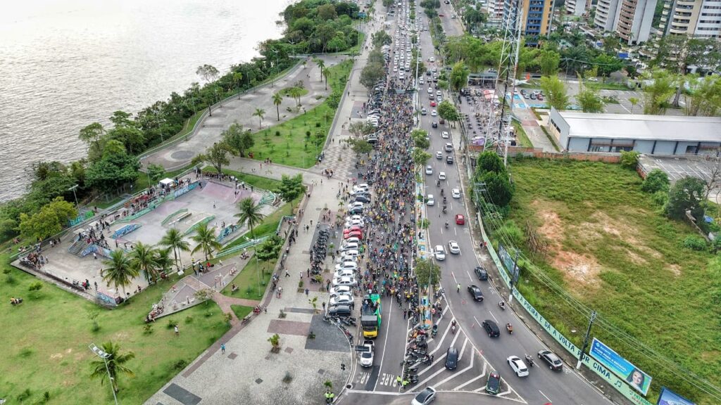 Aproximadamente 5 mil motoqueiros de Manaus foram às ruas para apoiar o presidente Jair Bolsonaro