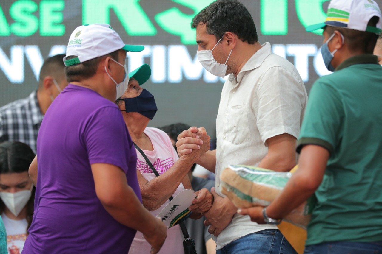 Wilson Lima inicia entrega de auxílio de R$ 300 a 9,5 mil famílias em Parintins