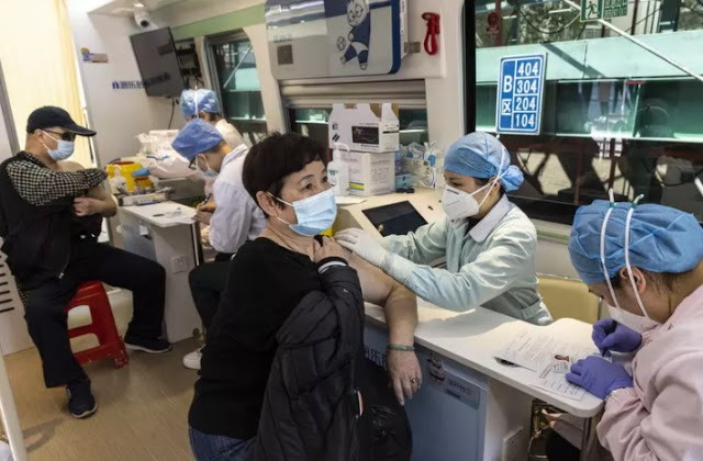 China passa marca de 1 bilhão de doses de vacina contra Covid-19 aplicadas