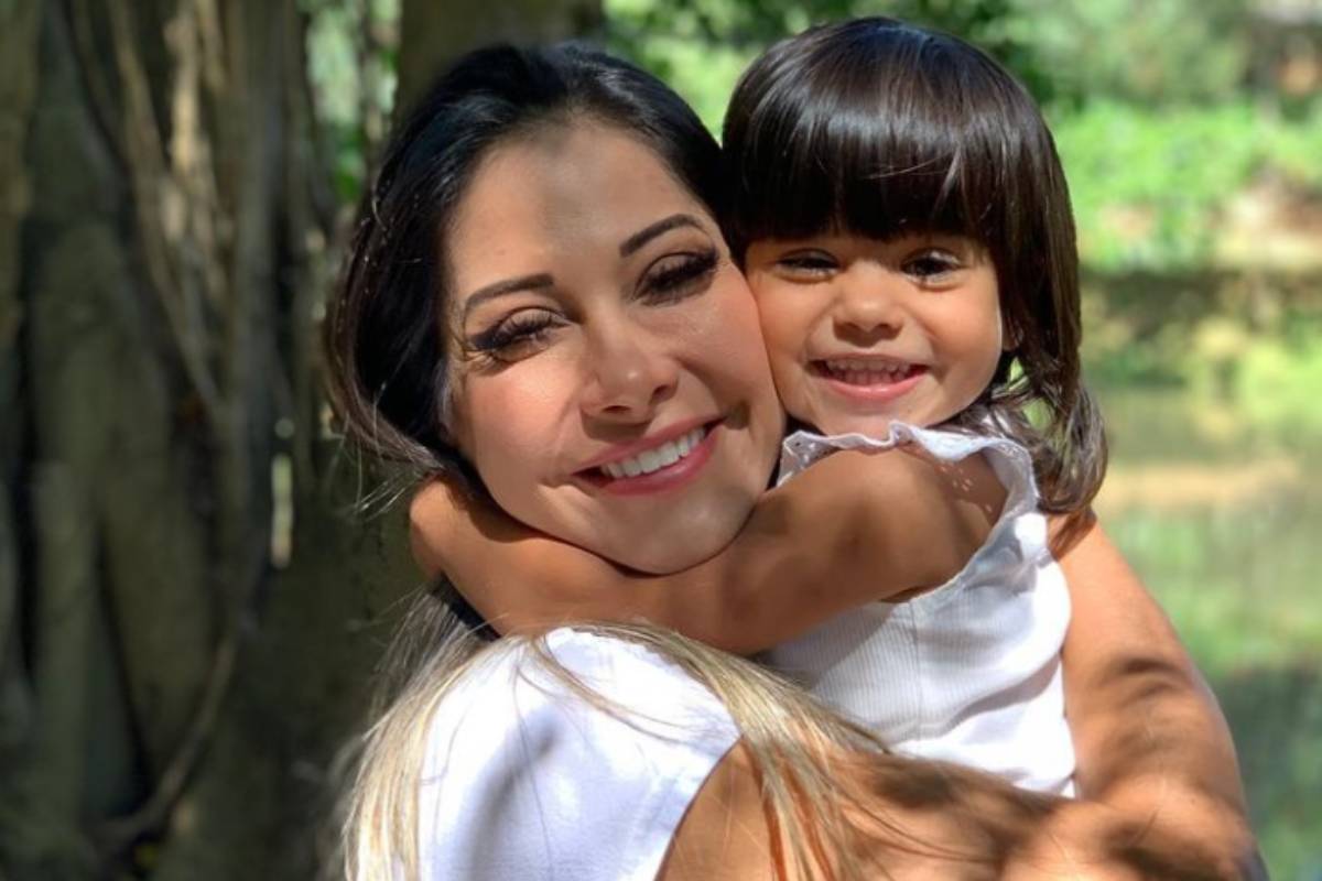Após sumiço das redes, Mayra Cardi fala de doença da filha