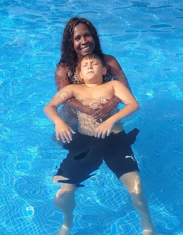 Filho de Neymar faz rara aparição junto com a sua babá e surpreende