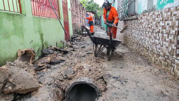 Prefeitura de Manaus recupera rede de drenagem profunda na zona Leste