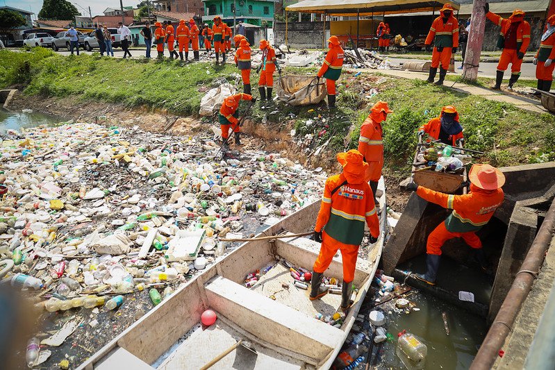 David Almeida irá propor lei para responsabilizar empresas produtoras de resíduos descartados em igarapés