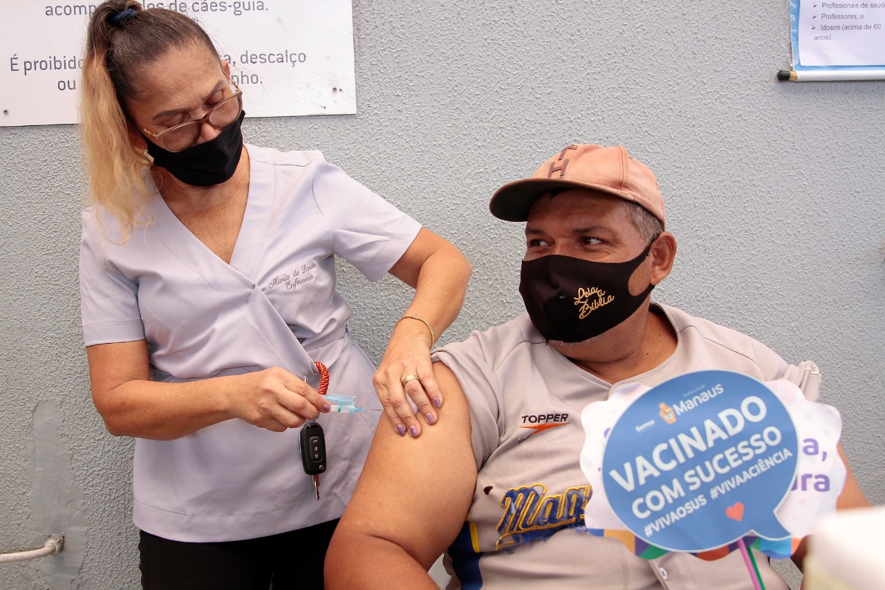 Grupos prioritários vacinam-se contra H1N1 durante Dia D neste sábado