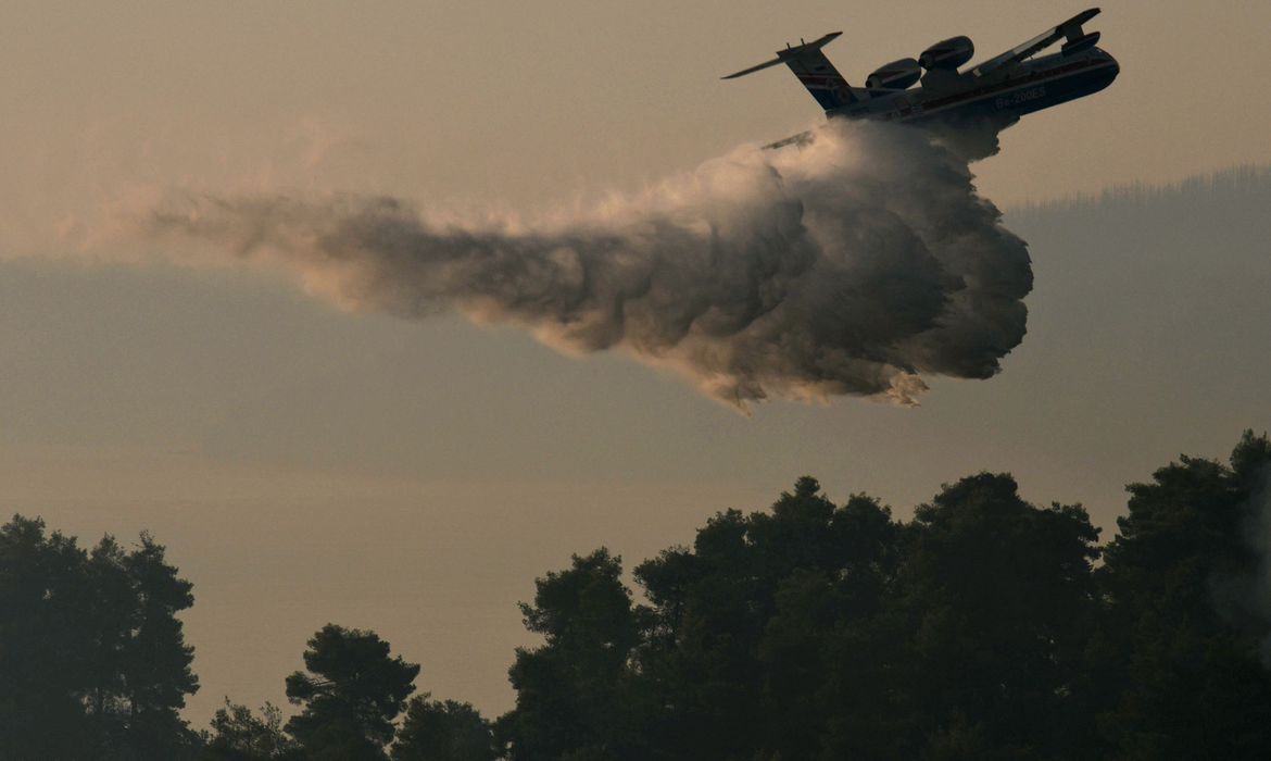 Grécia começa a avaliar danos após semana de incêndios devastadores