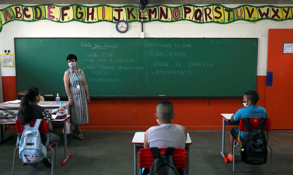No Rio, sindicato pede fechamento de escolas por casos de covid-19