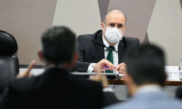 Aras diz não querer ser lembrando como quem criminalizou a política