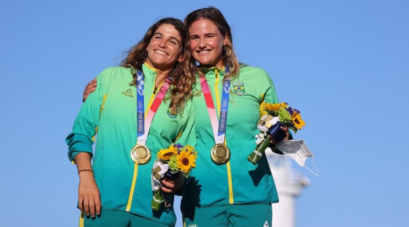 Martine Grael e Kahena Kunze conquistam bicampeonato olímpico para o Brasil em Tóquio
